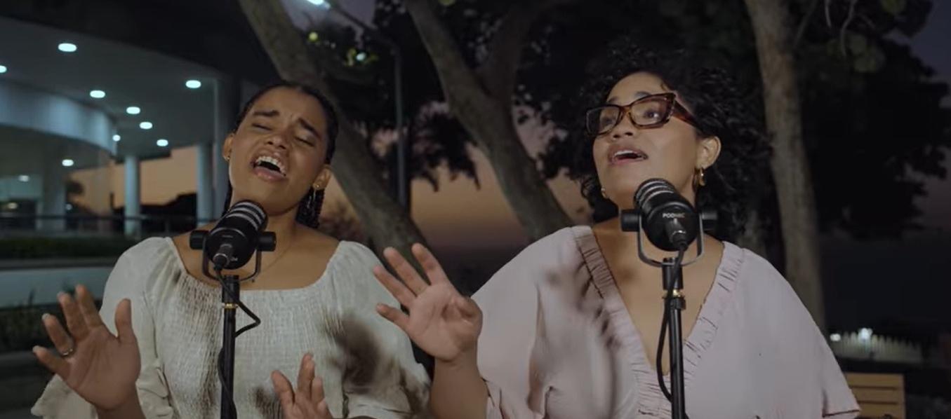 Mishell Ruiz y Daniela Ávila.