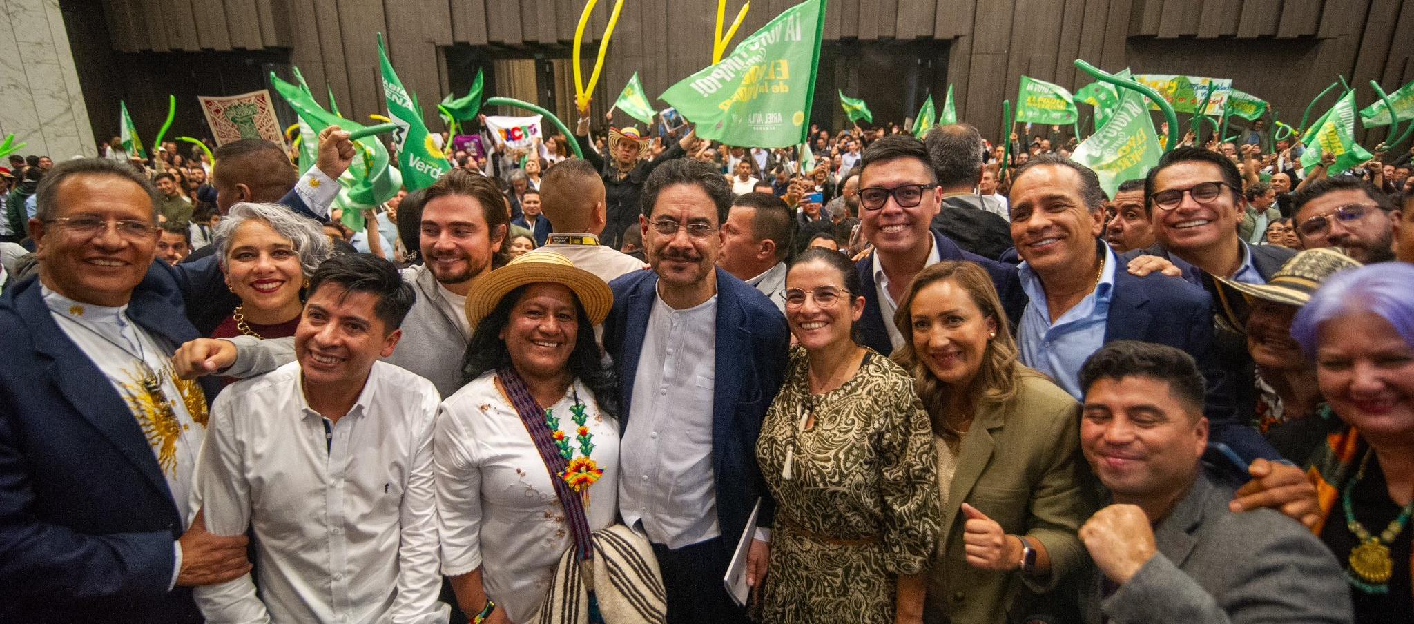 Iván Cepeda y Aída Quilcué junto a políticos y congresistas de Alianza Verde y el Pacto Histórico.