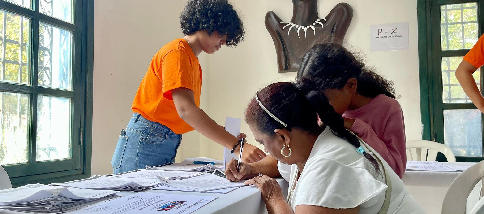 Artistas y gestores culturales.