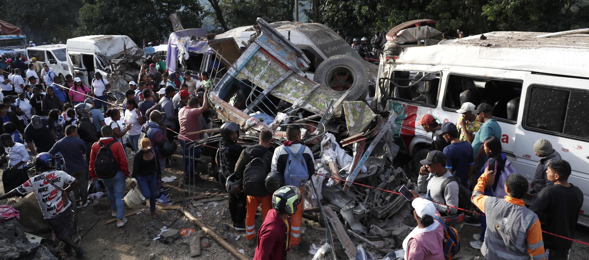 Zona del lugar del atentado el pasado sábado en la Vía Panamericana, en Cajibío. 