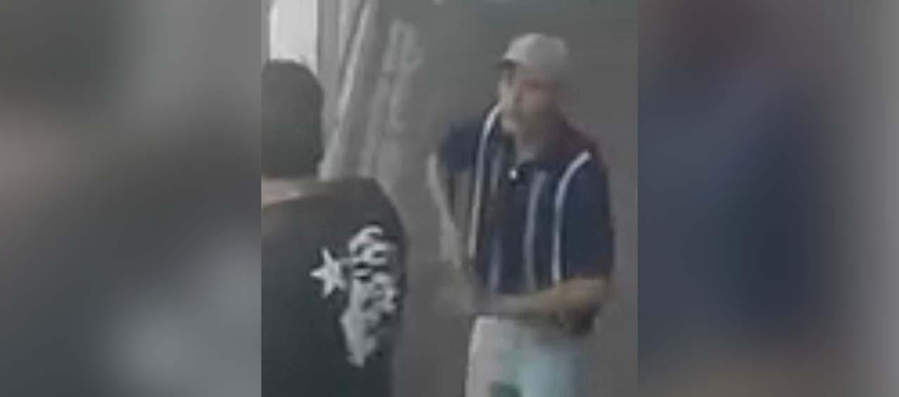 El antisocial quedó grabado en cámaras de seguridad. 