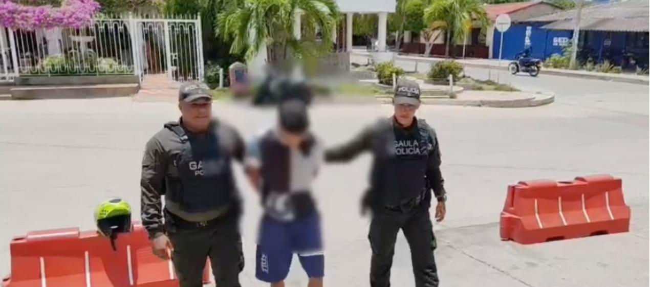 El capturado fue llevado por miembros del Gaula de la Policía a la URI de Sabanalarga. 
