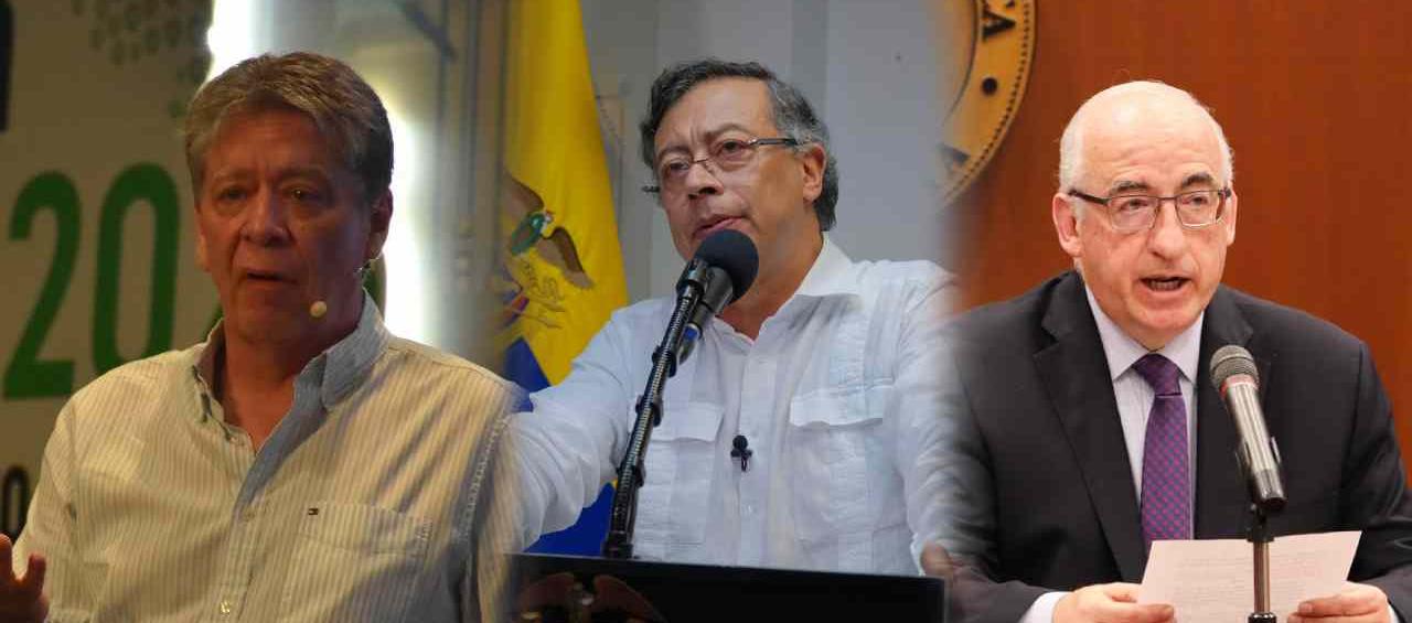 Bruce Mac Master, presidente de la Andi; el Presidente Gustavo Petro y el gerente del Banco de la República, Leonardo Villar.