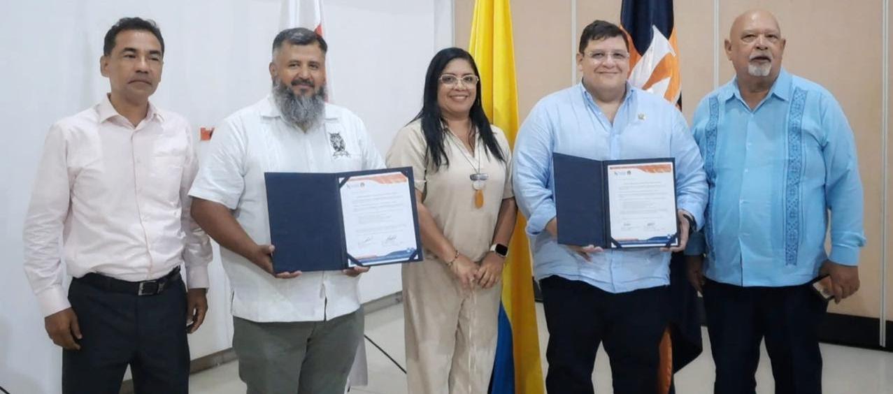 Académicos, sector privado y directivos de la CRA. 