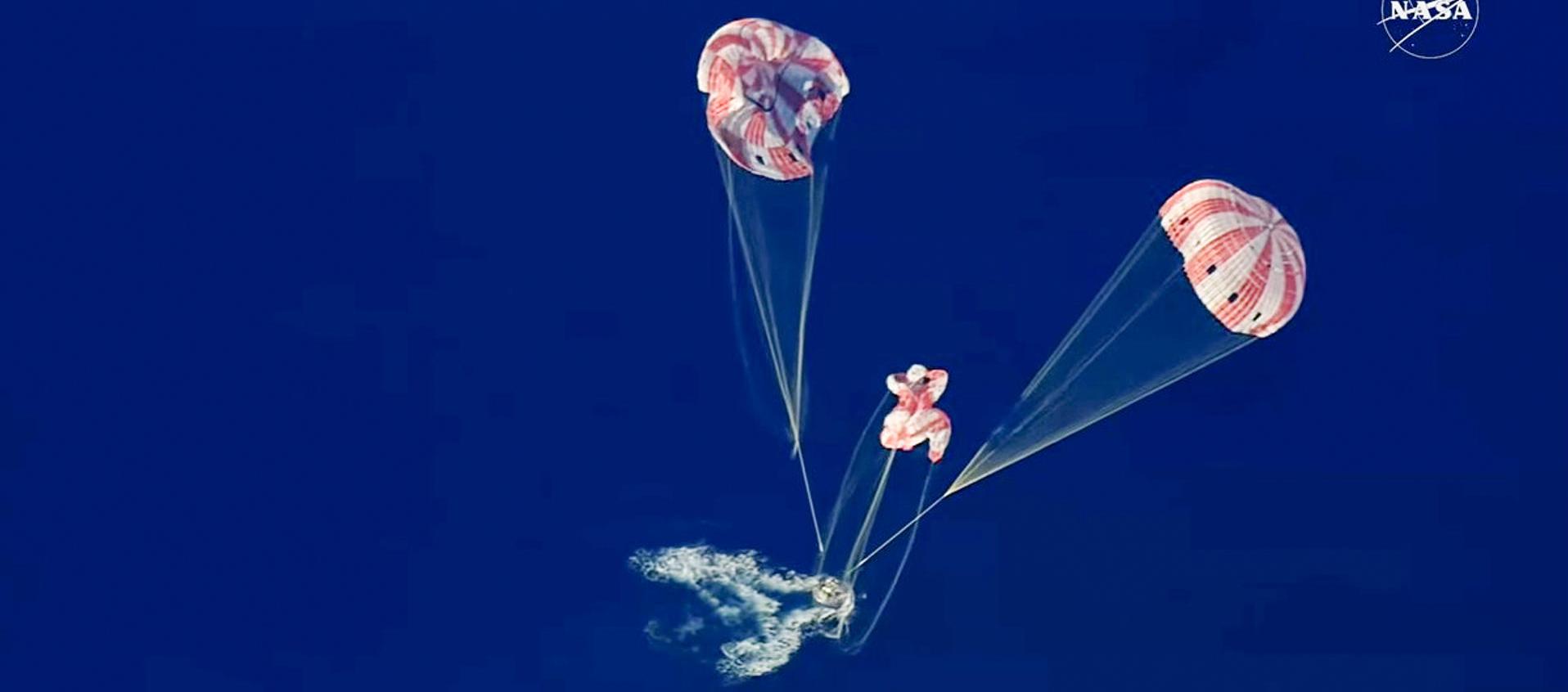 Captura de imagen de una transmisión de la NASA de la capsula Orión