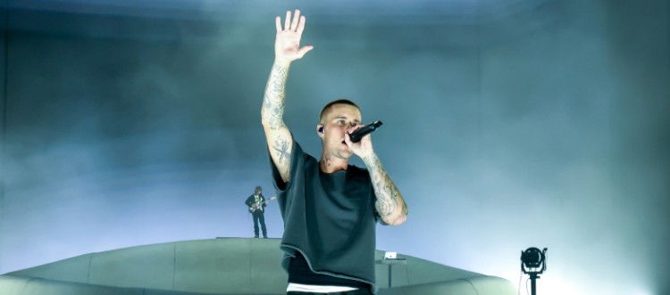 El artista durante su presentación.