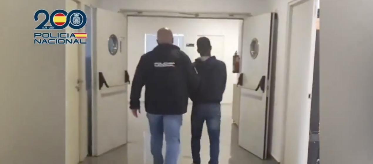 El hombre fue capturado por la Policía española. 