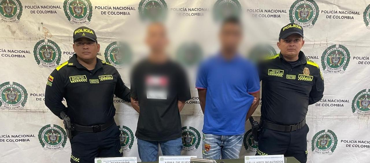 Los dos capturados por la Policía. 