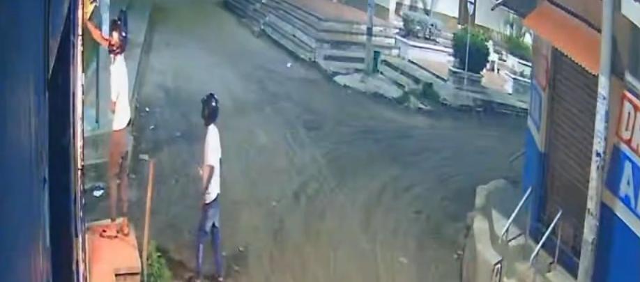 Uno de los negocios atacados.