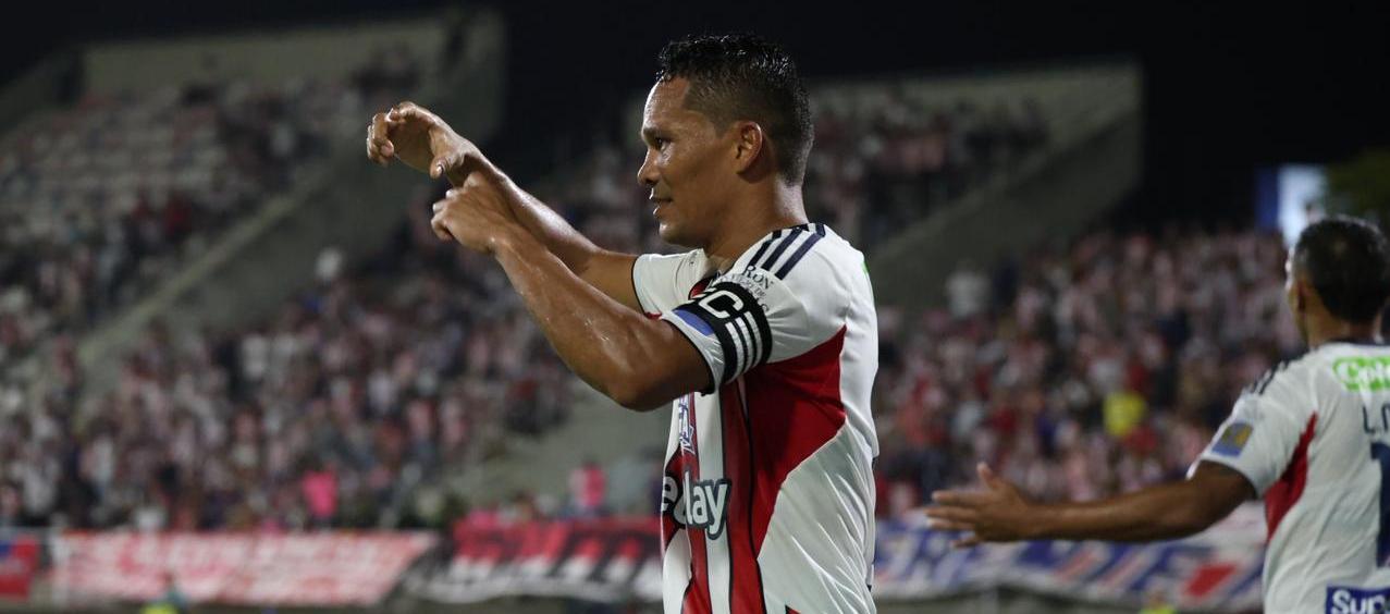 Carlos Bacca anotó y asistió en el juego.