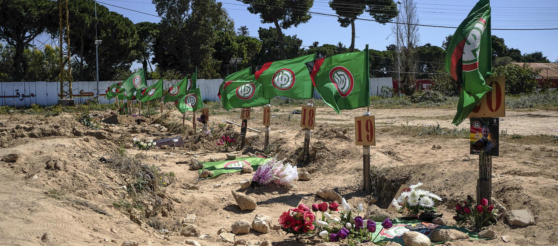 Cementerio temporal en la ciudad de Tiro, sur de Líbano. 
