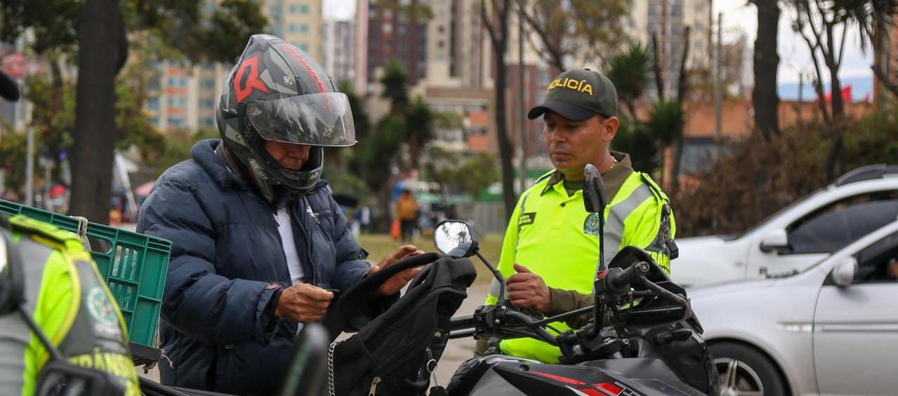 Control de la Policía en las calles de Colombia.