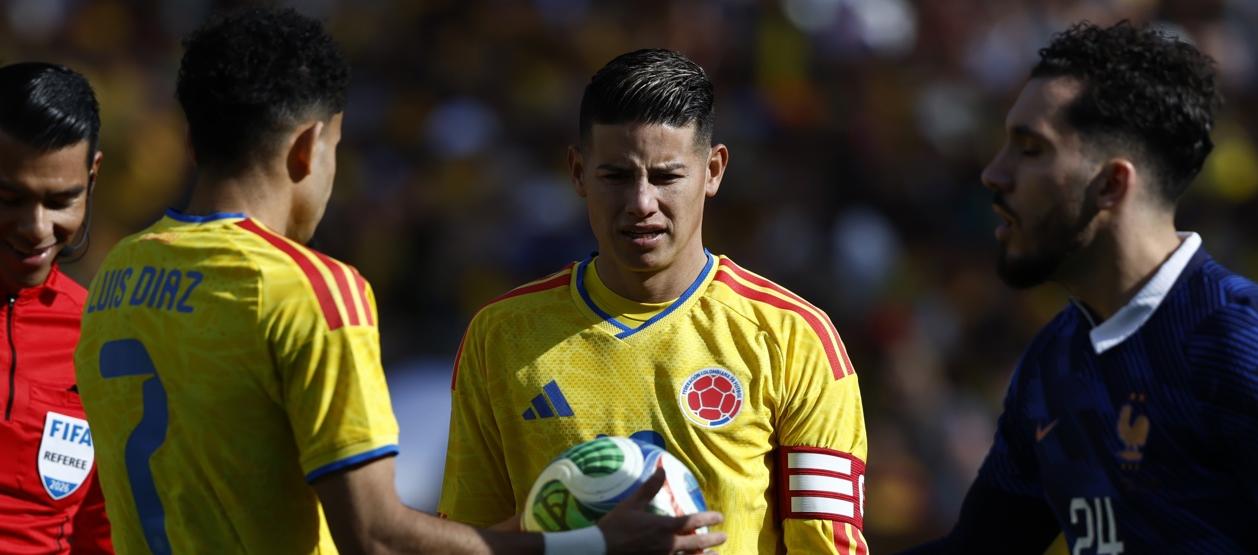 Luis Díaz y James Rodríguez en el partido ante Francia.