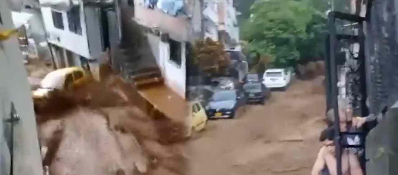 Desbordamiento de riachuelo.