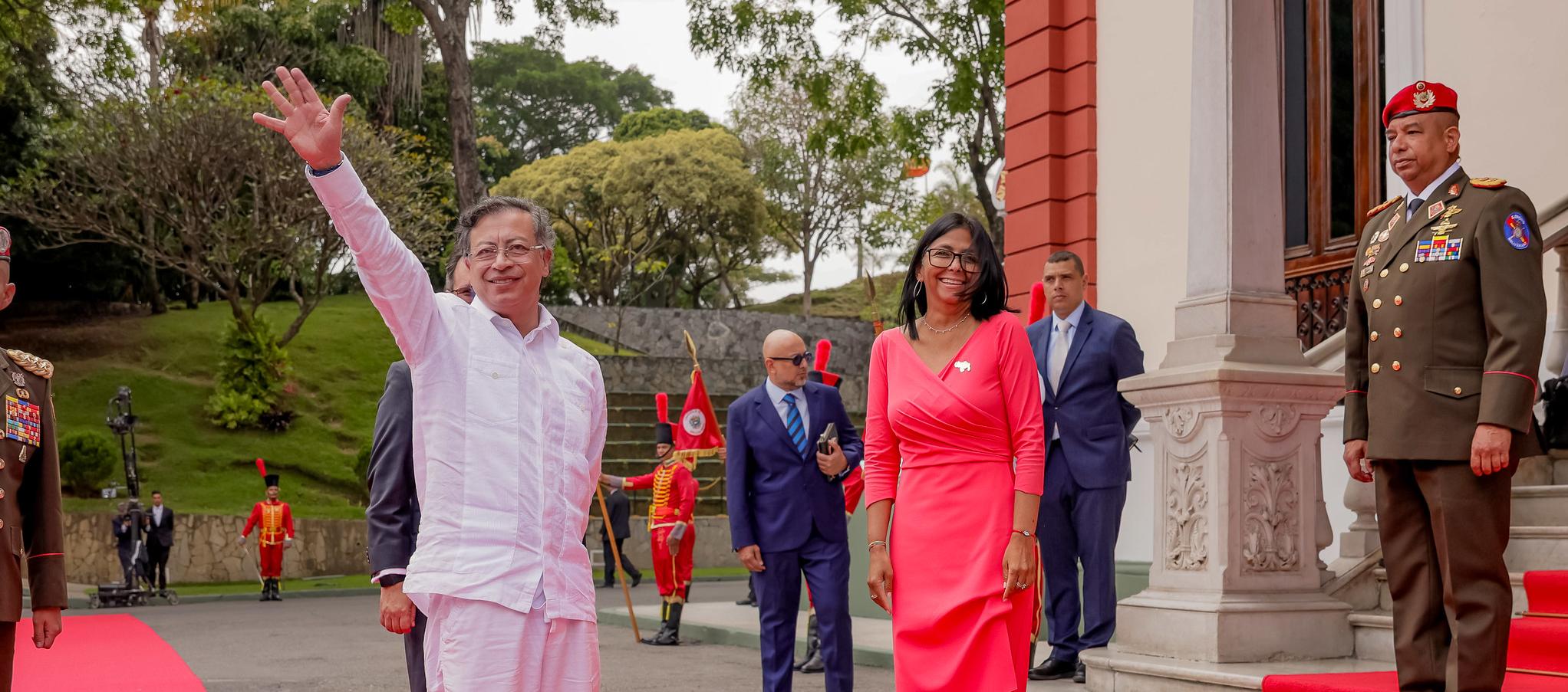 El Presidente Gustavo Petro en el encuentro con Delcy Rodríguez, mandataria encargada de Venezuela.
