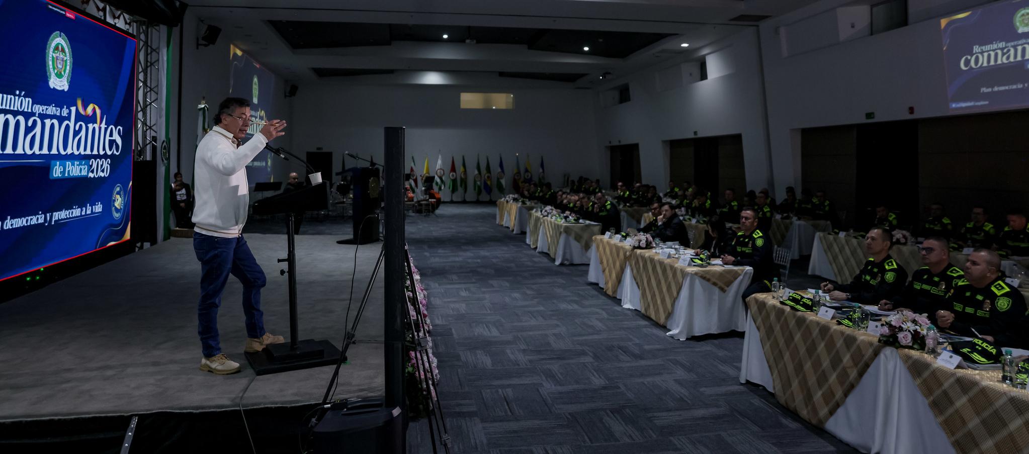 El Presidente Petro en la última reunión pública con los comandantes de la Policía.