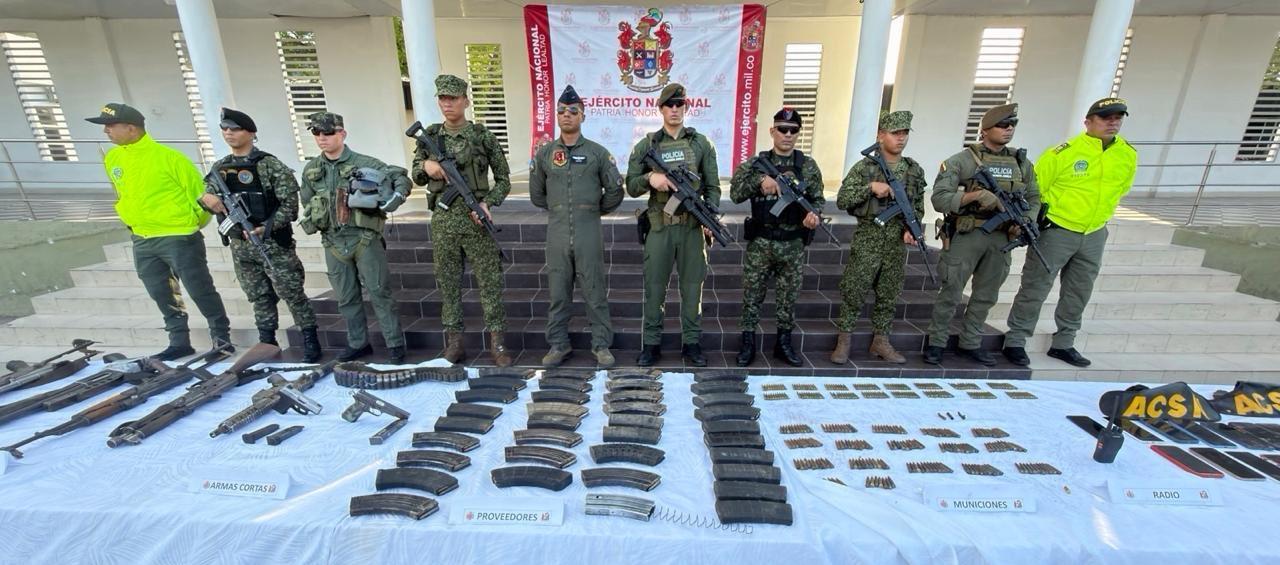Durante el operativo fue incautado abundante material de guerra. 