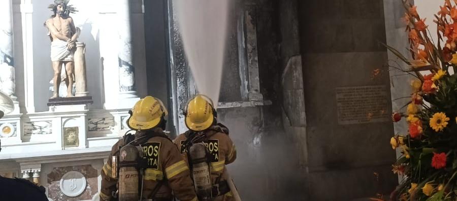 Incendio en Catedral de Santa Marta