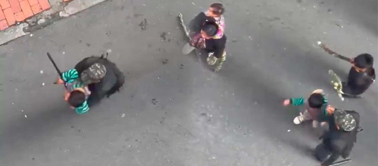 Las imágenes que muestra a los niños como escudos.