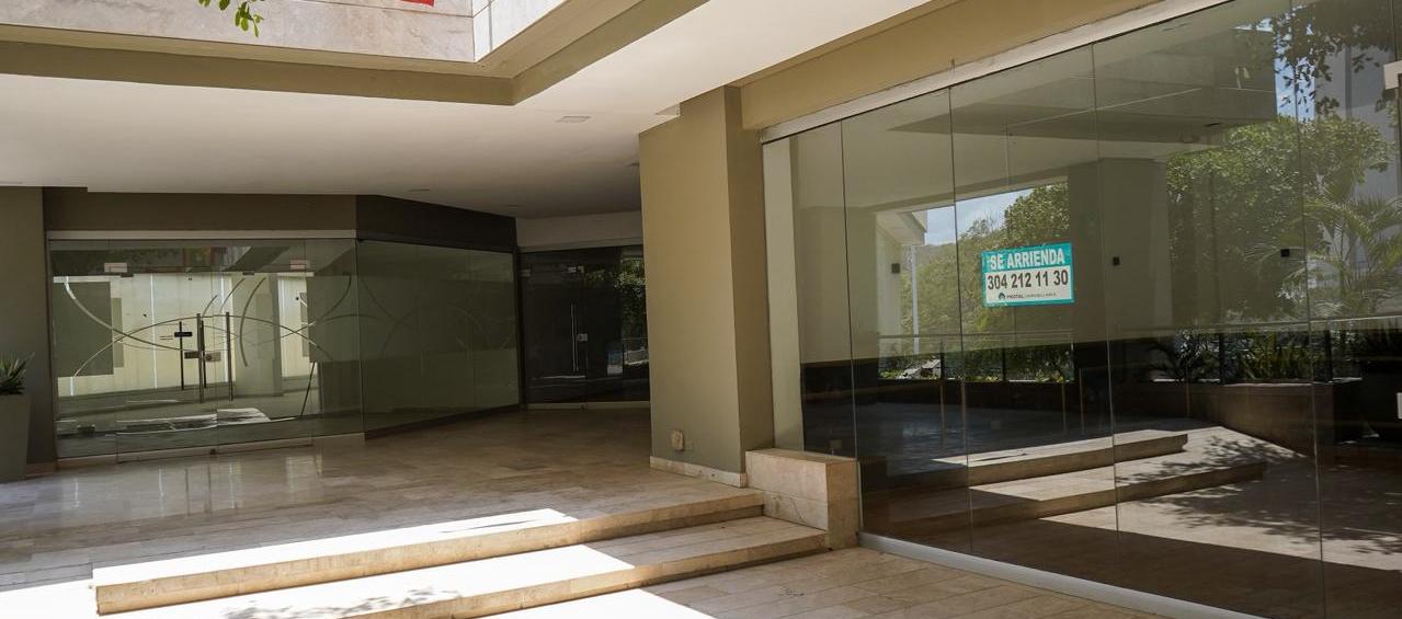 Locales cerrados en Le Champ.