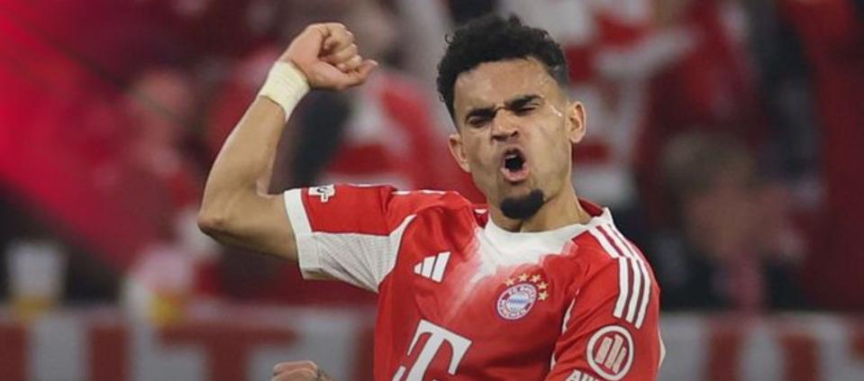 Luis Díaz celebra el tercer gol del partido