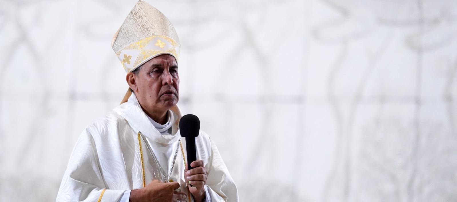 El Arzobispo de Barranquilla, Monseñor Pablo Emiro Salas. 