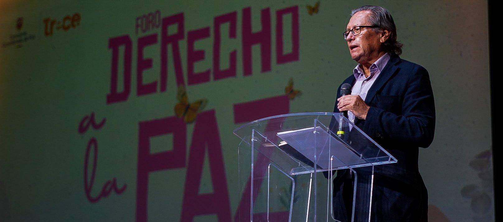 El jefe de la delegación de paz, Armando Novoa.