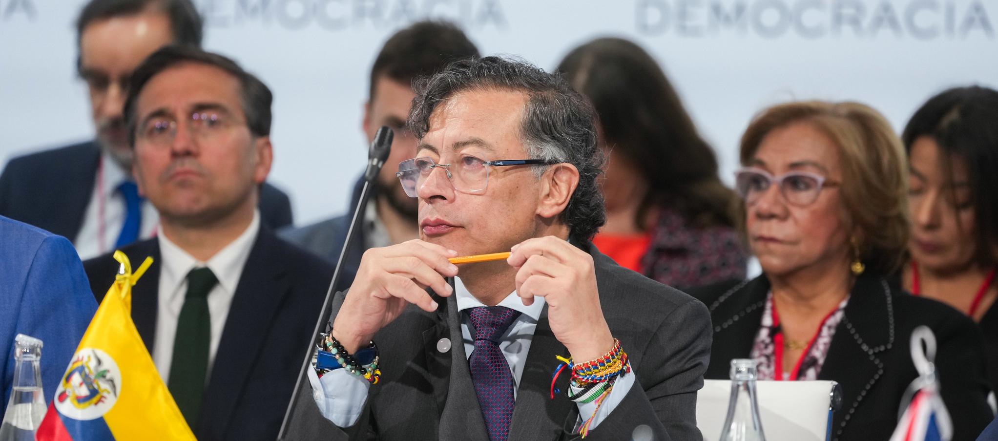 Petro en la IV Reunión en Defensa de la Democracia.