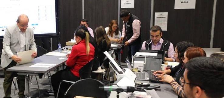 Procuraduría en escrutinio.