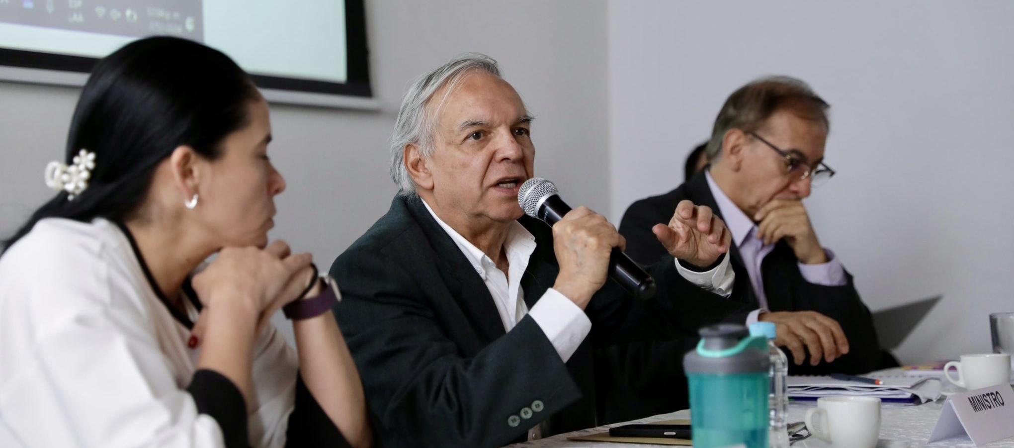 Ricardo Bonilla, ministro de Hacienda.