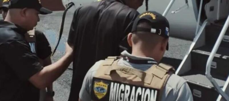 Servicio Nacional de Migración en proceso de expulsión hoy de un colombiano