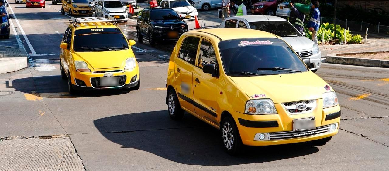 Taxis circulando por las calles de Barranquilla. 