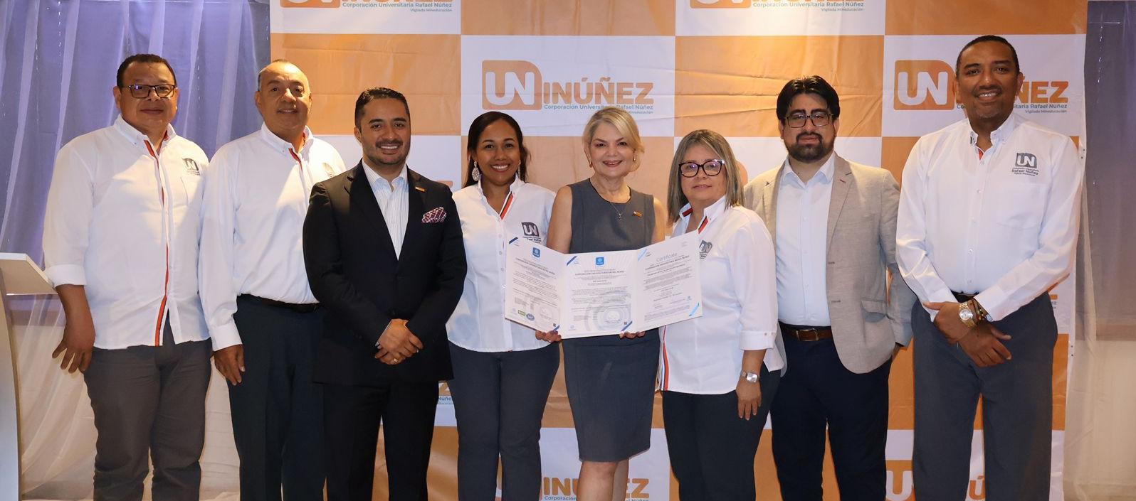 La Corporación Universitaria Rafael Núñez (UniNúñez) recibiendo la certificación internacional ISO 21001:2018, otorgada por Icontec. 