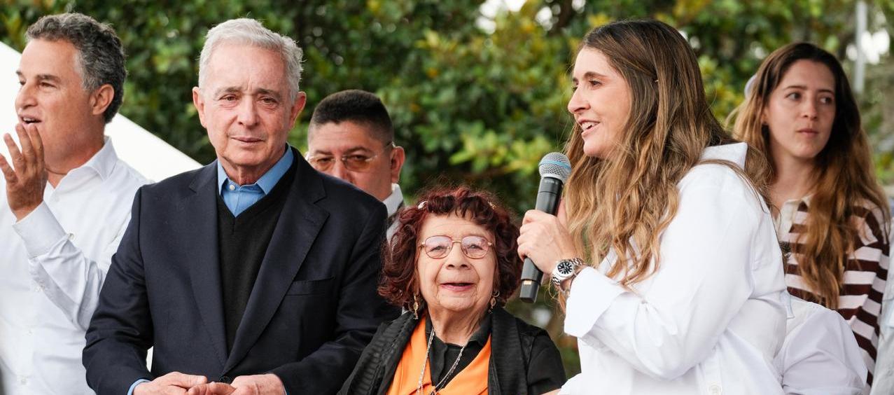 El expresidente Álvaro Uribe y la candidata Paloma Valencia.