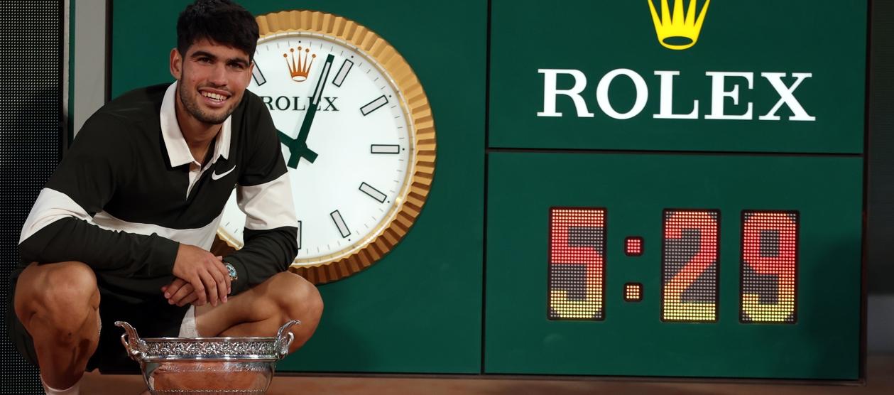 El español Carlos Alcaraz tras ganar el Roland Garros en 2025.
