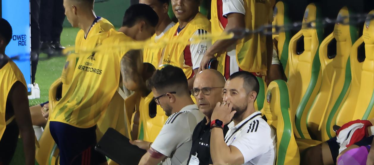 Alfredo Arias, técnico del Junior, durante el partido contra Palmeiras. 