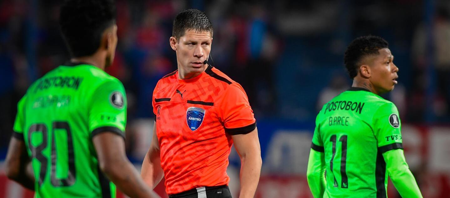 El árbitro argentino Maximiliano Ramírez.