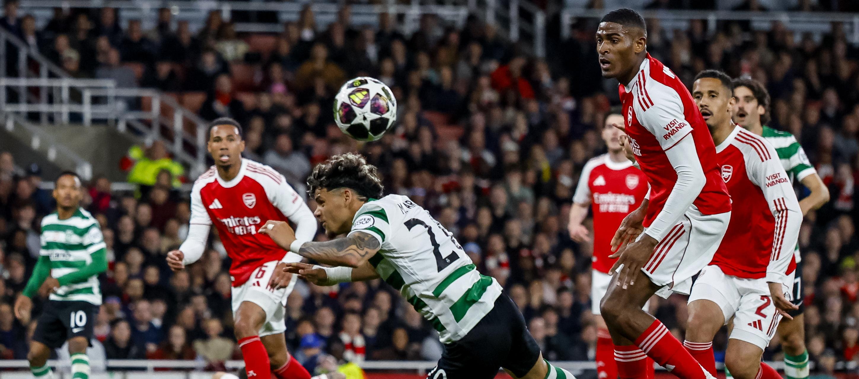 Acción del partido entre Arsenal y Sporting de Lisboa.
