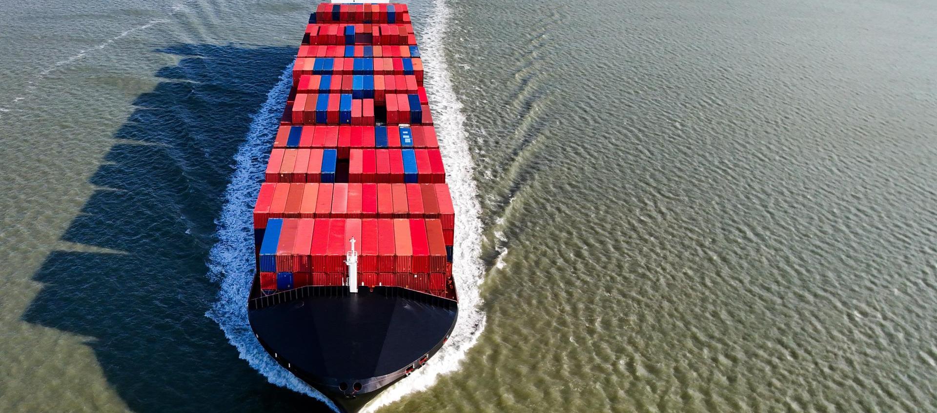 Barco contenedor en tránsito. Imagen de referencia. 