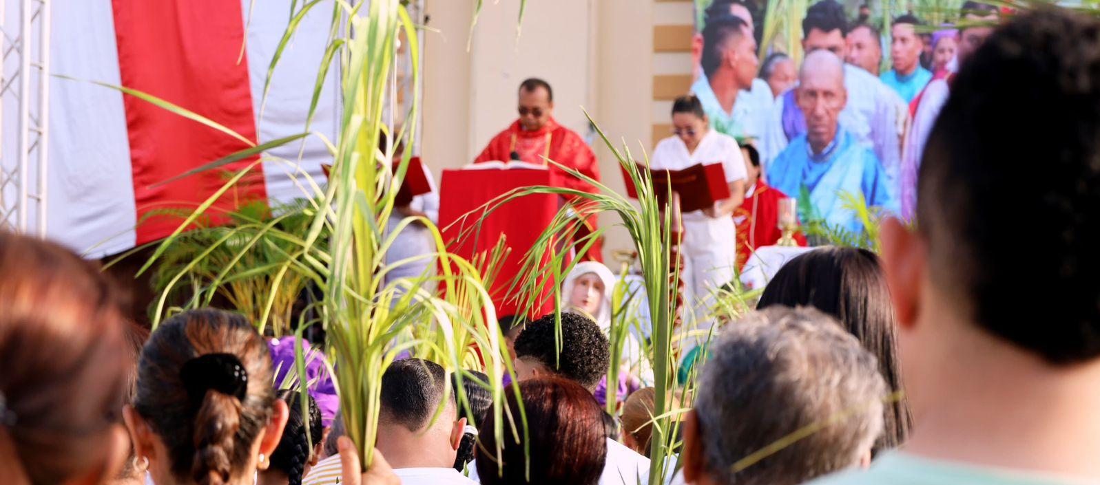 Feligreses hicieron presencia en las diferentes procesiones. 