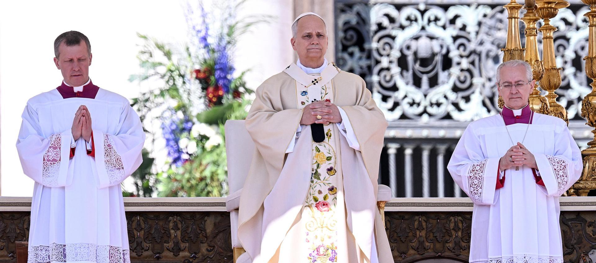 Papa León presidiendo la eucaristía este Domingo de Ramos. 