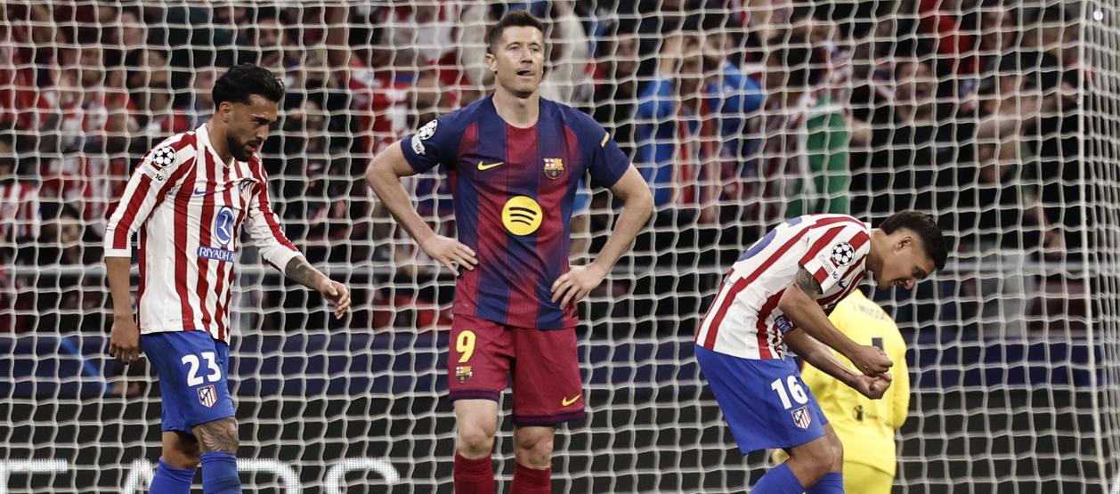 Jugadores del Atlético de Madrid celebran tras eliminar al Barcelona. 