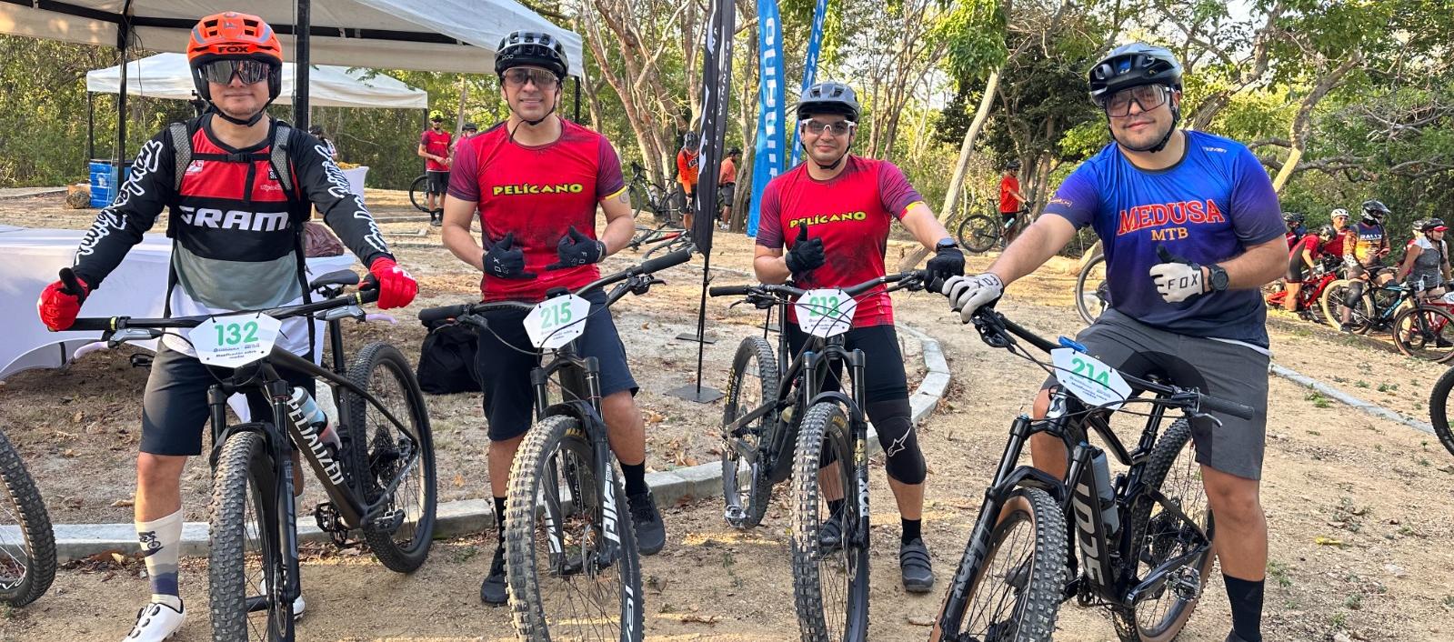Grupo de participantes en el Festival de Ciclomontañismo.