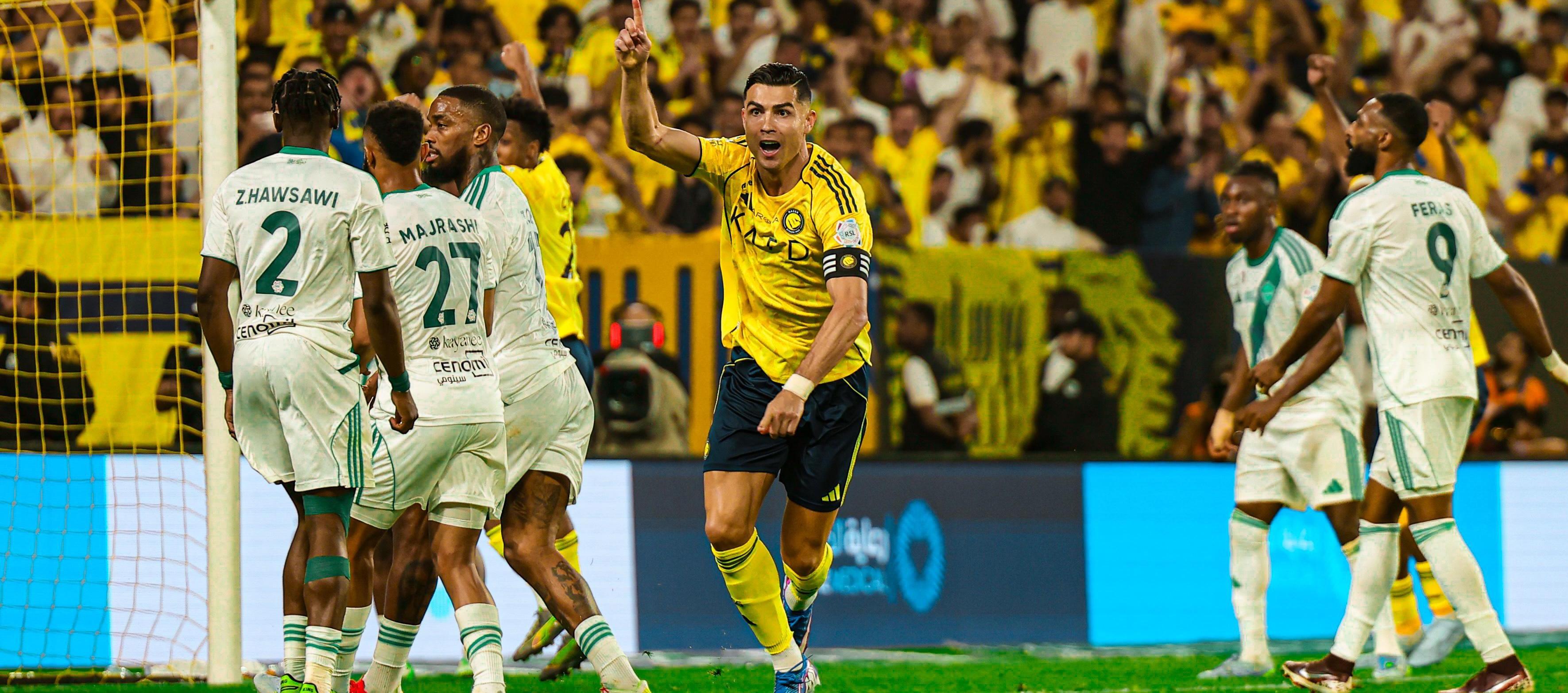 Cristiano Ronaldo festeja tras marcar el primer gol del Al Nassr.