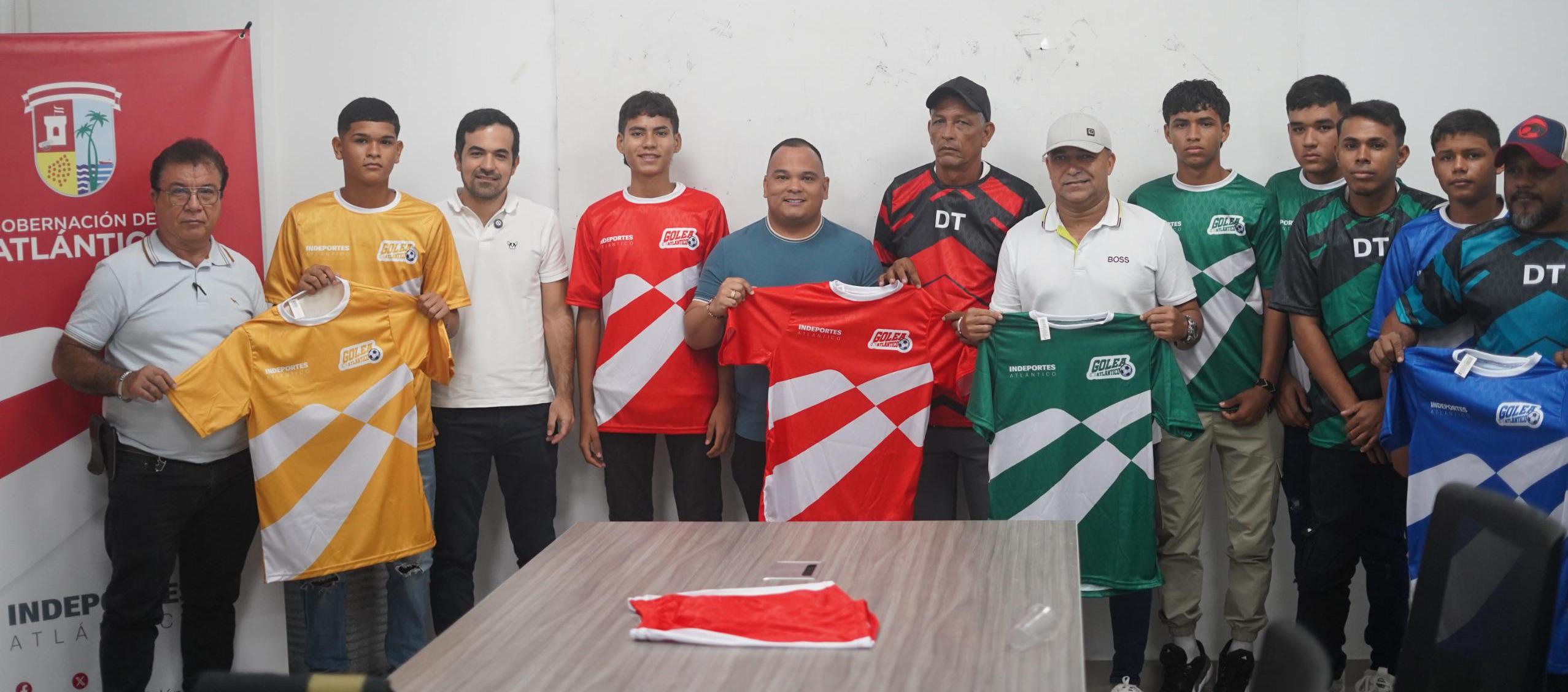 Indeportes Atlántico hizo entrega de los uniformes a los equipos participantes.