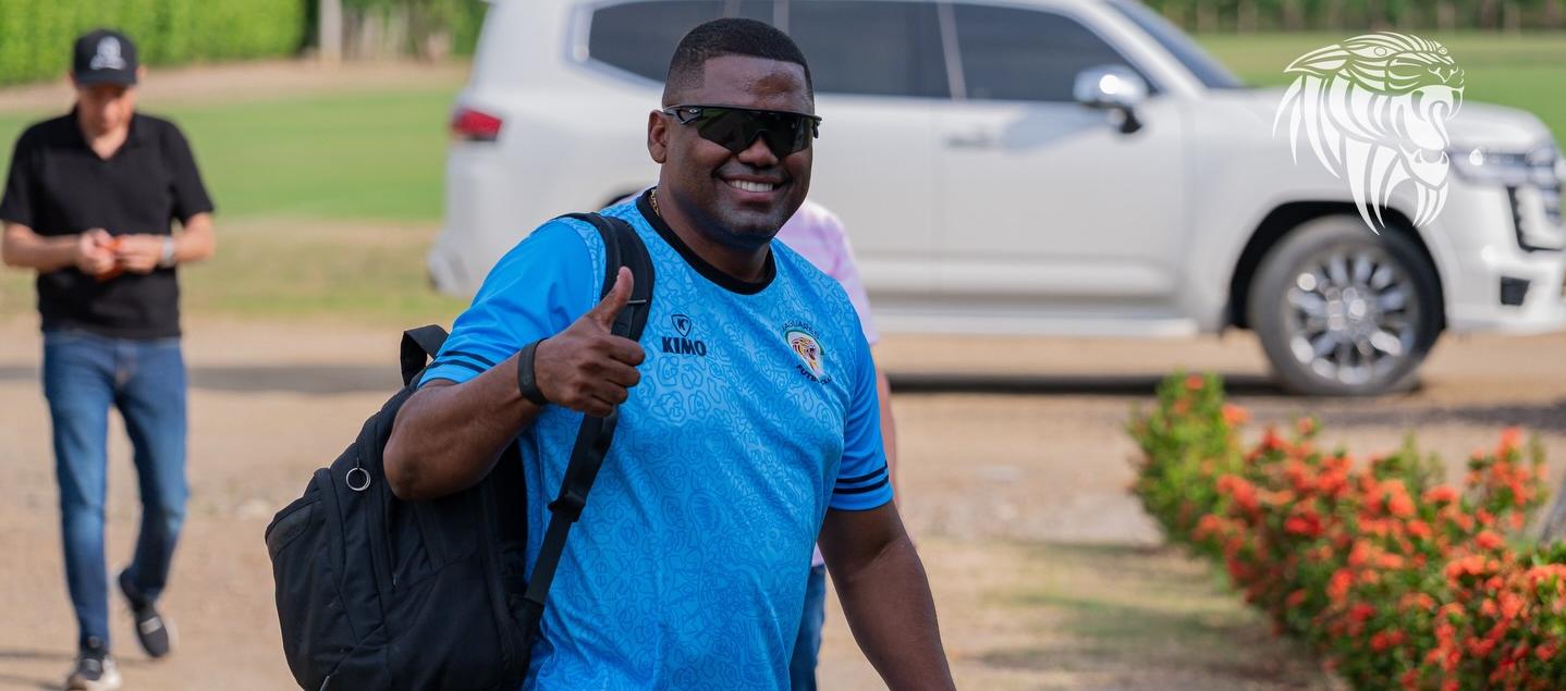 Hubert Bodhert llegando a su primer entrenamiento con Jaguares.