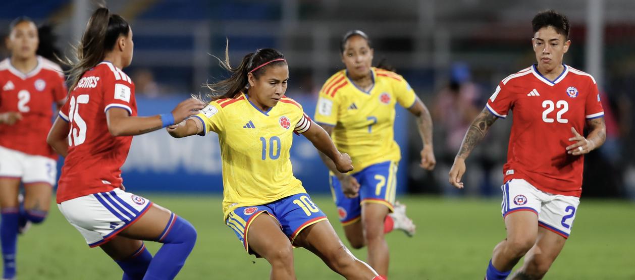 Leicy Santos durante el partido que Colombia le ganó 2–0 a Chile. 