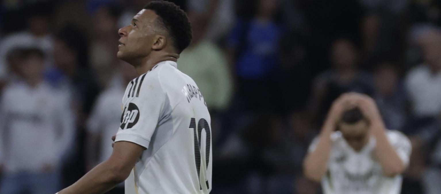 La decepción de Kylian Mbappé tras el empate en casa con Getafe. 