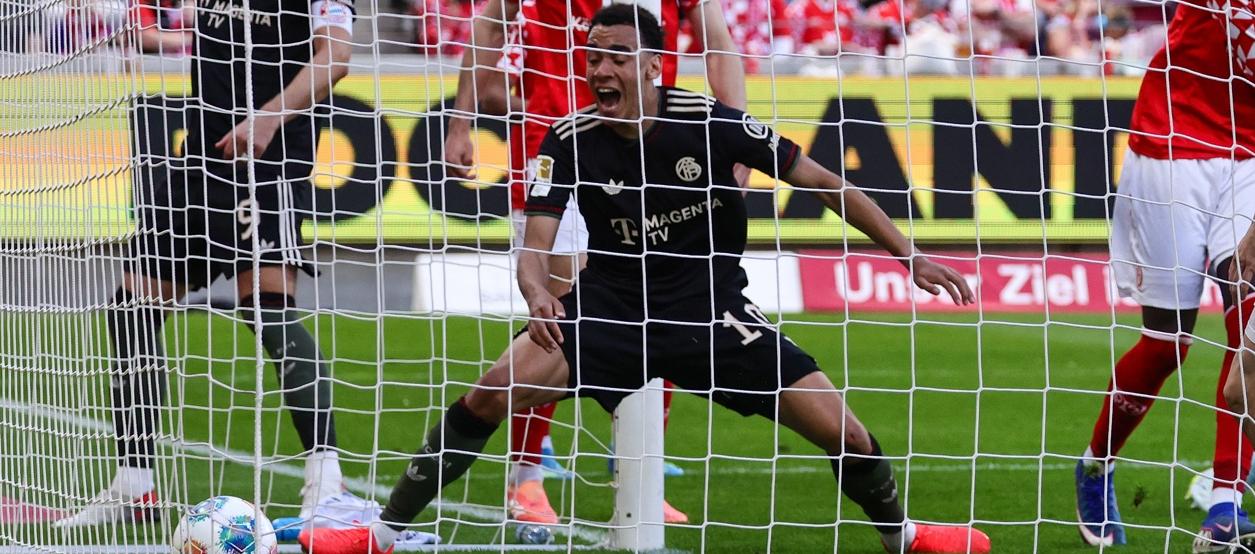 Jamal Musiala marcó el gol del empate 3-3 del Bayern, en el minuto 82.