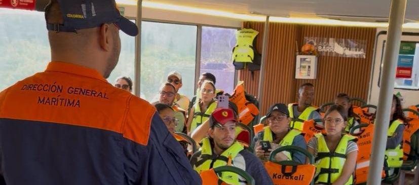 Personal de la Dimar en jornadas de vigilancia durante los transportes por vía marítima. 